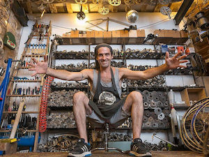 Ramiro en la tienda El Ciclo